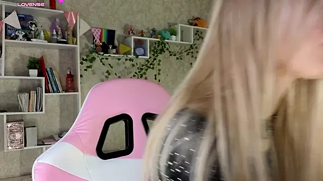 AnnyiBlue - Play with my pussy in doggy