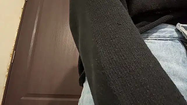 RolandeRohrs - Touching my ass close up😏