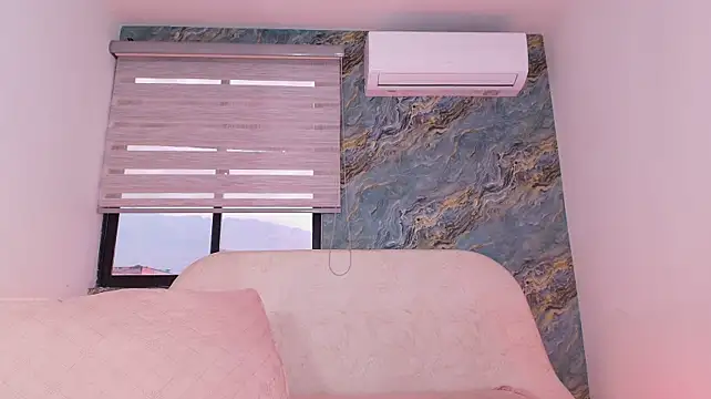 Vale_arias - fingers my ass