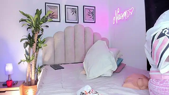 Naomi_Asasha - suck a dildo
