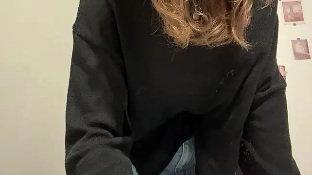 RolandeRohrs - Touching my ass close up😏
