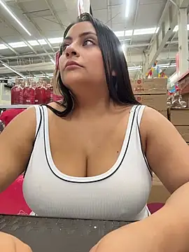 Angie_e - Naked in public Risky shhh tits