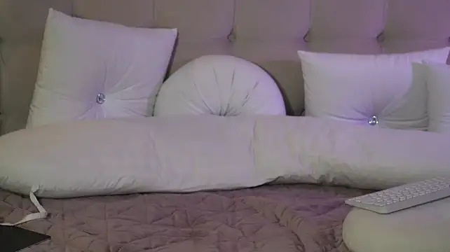 IvyRubens - Body tease