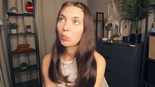 ReynaCarco - Show nipples and pinch them