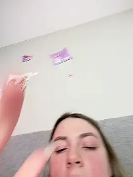 DearAlise - 4 fingers with toy