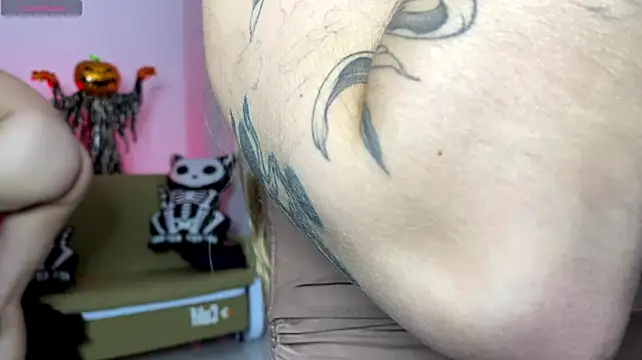 INSOMNIA_strip - kneading ASS