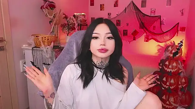 Emma_Kirks - fake cum on ass