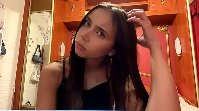 LauraMystiq - Squeeze my booty
