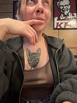 Sunny___Bunny - Pinch ONE naked nipple near ppl in cafe
