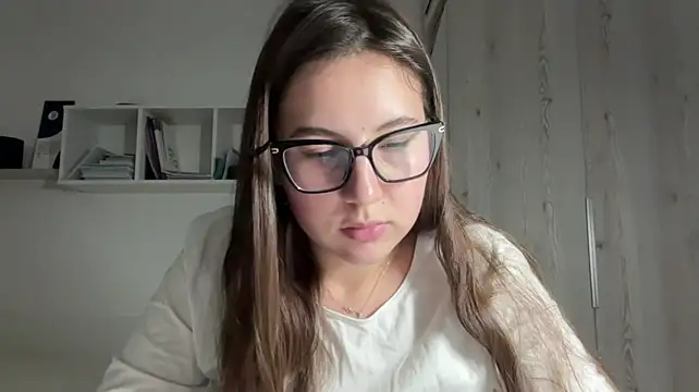 Rubymoonv - Show you the color of my bra🔞
