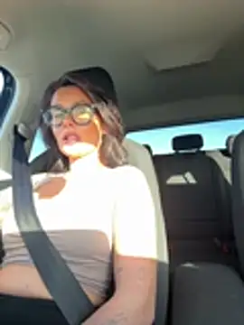 Oliviababe_1 - SHOW BOOBS ON MOTORWAY