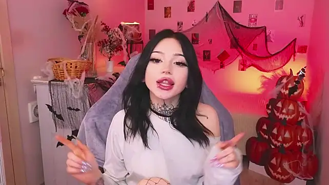 Emma_Kirks - fake cum on ass