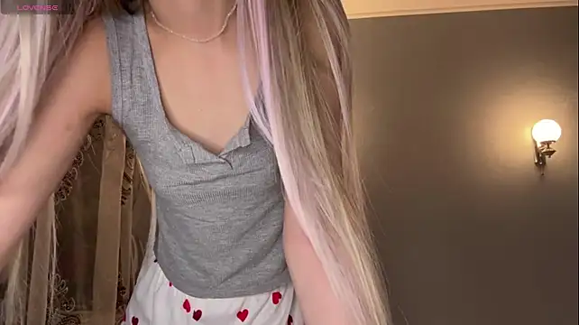 ChloeDivin - Remove my bra