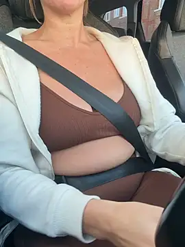 TheMoxyMilf - 🍒 Tiddies out for 3 mins