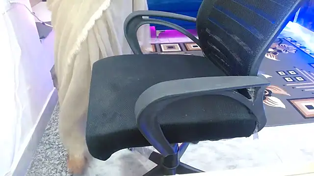 Mansi- - lush in ass