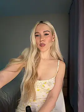 XDinnax - show boob