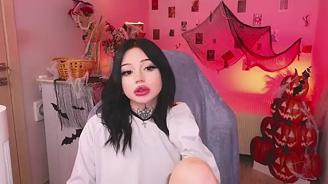 Emma_Kirks - fake cum on ass