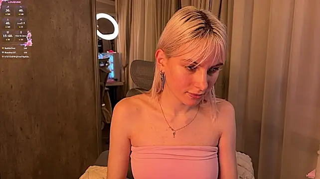 ElizabethLindberg - Completely naked 7 minutes