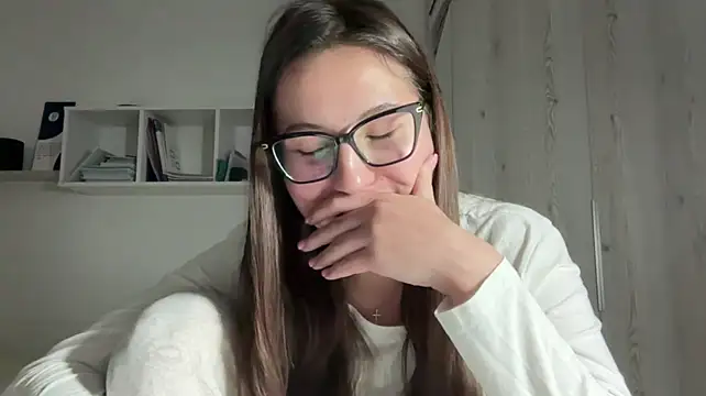Rubymoonv - Show you the color of my bra🔞