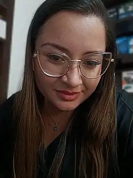 LunaDiaz999 - Explicit show in the bathroom