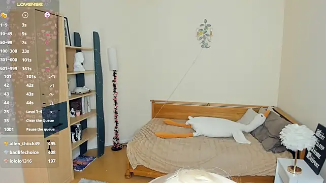 LaynePingitore - Sit on feet for sexy ass view