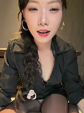 Bigassgirl-00 - 每周末要去陪男朋友所以播不了 平时有时间的话北京时间9.30会播