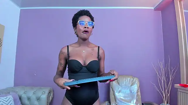 Amber-hill - masturbate with your fingers 3min