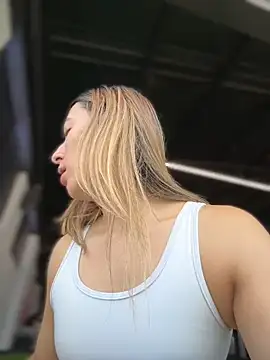 Kloe__t18 - Show boobs at gym and Lick