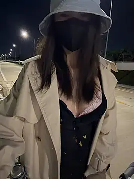 Cookie522 - 户外马路露奶