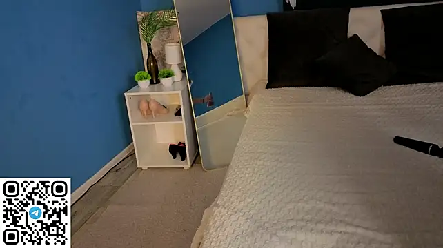 Anna_Coolidge - lay back and play with myself