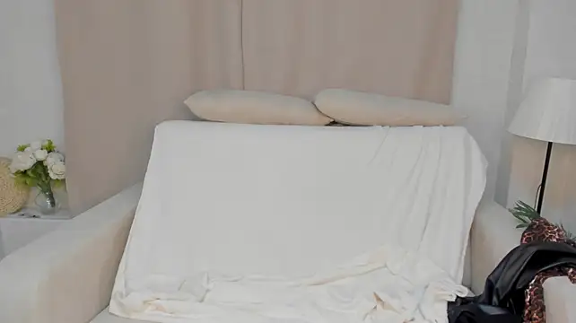 Karlen-Griessis - My juicy ass in oil... Spank her