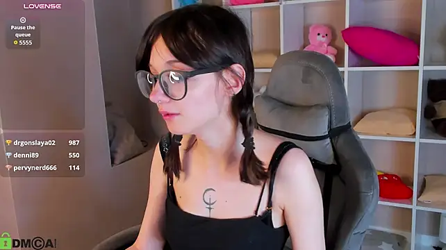 Emily_Burnns - run your tongue over the dildo