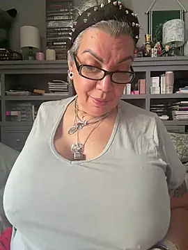 Dieseldame1313 - Hey guys topless dance