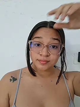 -VICKKY - My friends touch my breasts