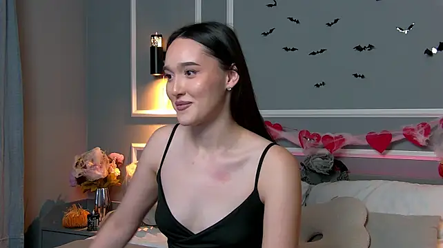 LindaMaxx - Squeeze your chest