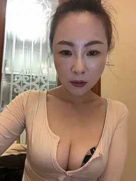 Eva10069 - 💻办公室偷玩刺激Eva上半身全裸漏出