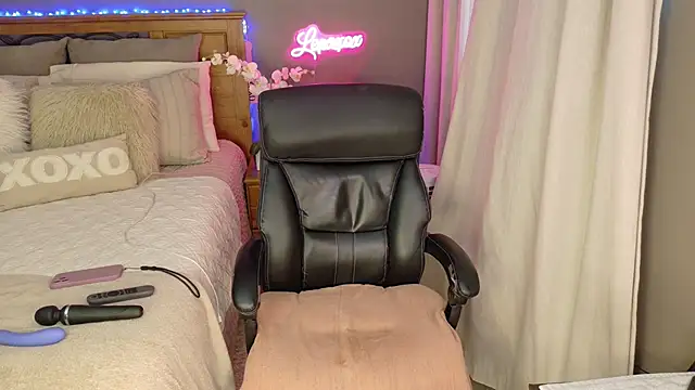 Lenaxox - Tits out