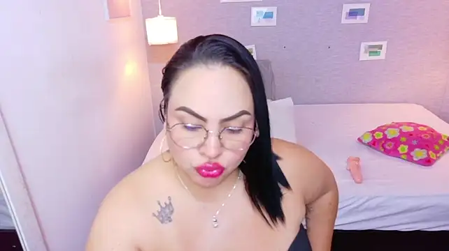 Curvy_sexyvalen - squirt all over my bed