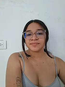 -VICKKY - My friends touch my breasts