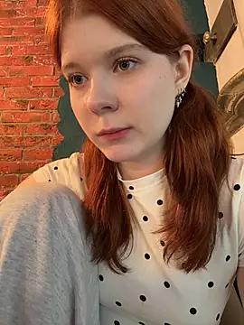 Freaky__Nikki - rub my pussy with heel :P