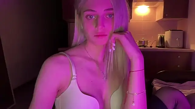 AidaGloshen - Show my cute legs