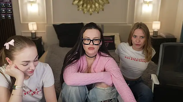 Ella_054 - show tits 2 girls