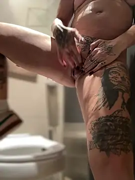 SexyMilf_1987 - Pussy Fingern in Umkleide