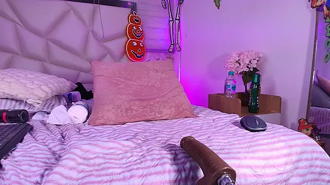 Lili_jhonson - OH YES COME AND SQUIRT CUM ON MY DICK💦