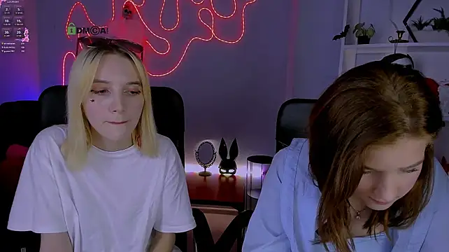 Hanna_kiss3 - show panties