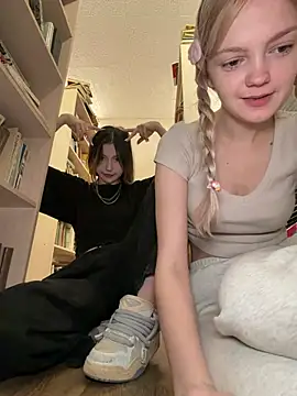 Elsawhere - U two look adorable 😻