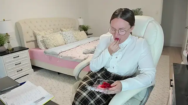 Vika73 - type - ​menu ​and ​private ​active
