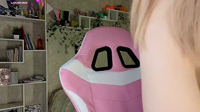 AnnyiBlue - Play with my pussy in doggy