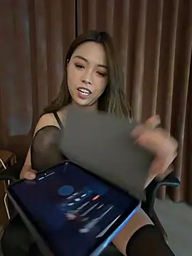 Yezi740 - 💃🏼小裙底风光Secret Beauty Beneath the Skirt