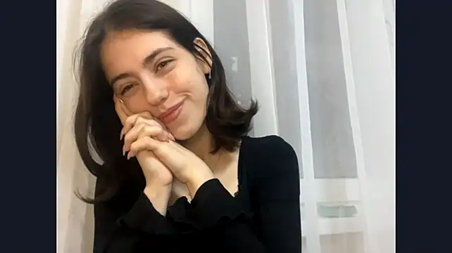 JessicaRomjue - Show legs and caress them slowly 🥰